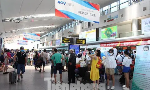 Các hãng hàng không bay thâu đêm đưa khách rời khỏi Đà Nẵng