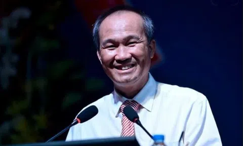 Chân dung đại gia Việt thích làm từ thiện, để tài sản khủng cho con trai chưa từng lộ diện