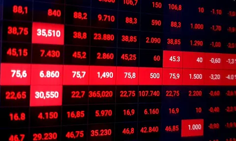 3 nguyên nhân chứng khoán 'đỏ lửa' ngày 24-7