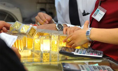 Vàng tăng "điên cuồng", có nên bỏ tiền đầu tư kiếm lời?