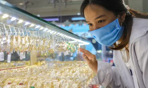 Có nên mua vàng lúc này?