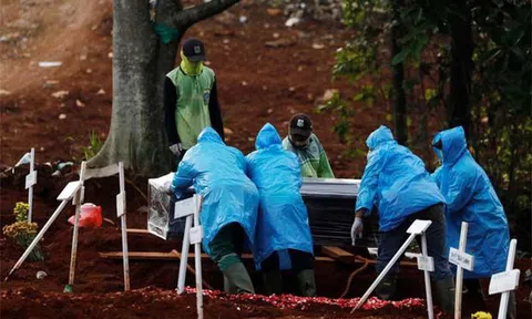 1 triệu ca nhiễm chỉ sau 100 GIỜ: Kỷ lục đáng sợ lần đầu tiên ghi nhận trong lịch sử của Covid-19, mức tăng cao nhất từ trước đến nay