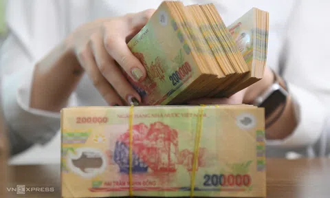 Ép khách mua bảo hiểm càng làm méo mó thị trường