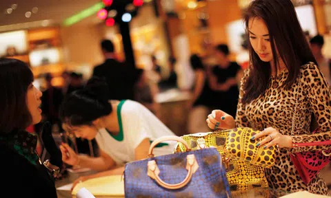 Bên trong cuộc sống của các phú nhị đại Trung Quốc: Tiệc tùng thâu đêm, 'đốt tiền' không tiếc tay, nhưng luôn cô độc và thất bại khi thoát khỏi cái bóng của gia đình