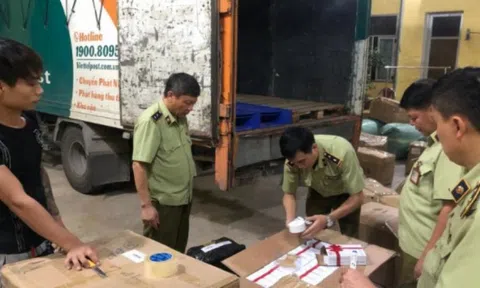 Bắt quả tang xe tải của Viettel Post chở hàng lậu