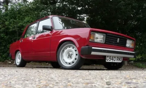 Chiếc xe gắn liền với tỷ phú Phạm Nhật Vượng thời khởi nghiệp có gì đặc biệt?