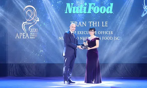 NutiFood lập “hat-trick” với 3 giải thưởng về doanh nghiệp và lãnh đạo xuất sắc Châu Á