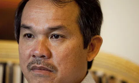 "Chân mình thì lấm mê mê...", bầu Đức đang giấu điều gì khi cứ mãi "đánh bùn sang ao"