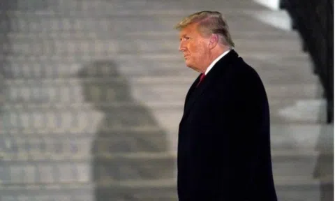 Rộ tin Tổng thống Trump dự định chia tay Nhà Trắng bằng 21 phát đại bác