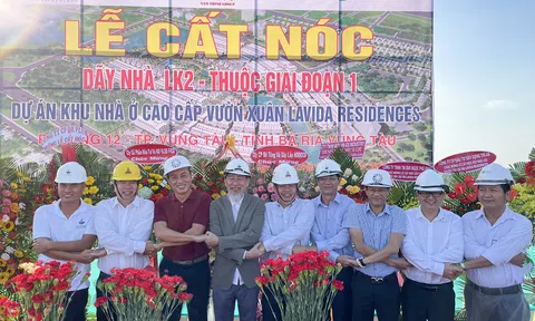 Cất nóc nhà phố vườn thuộc giai đoạn 1 dự án La Vida Residences