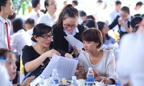 Doanh nghiệp địa ốc tính toán gì khi tăng lương, tuyển nhân viên môi giới mùa dịch?