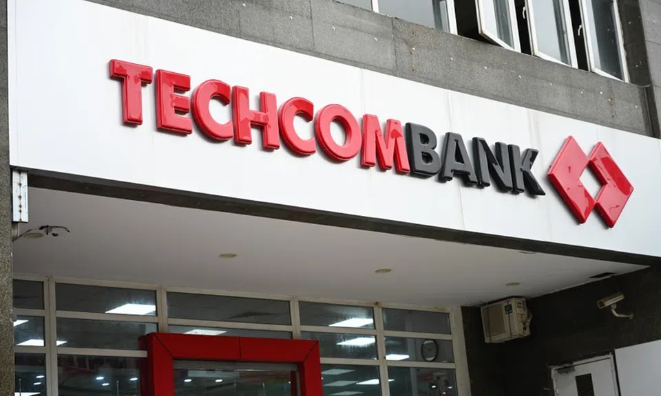 Thấy gì từ chiến lược đa dạng hóa nguồn thu của Techcombank?